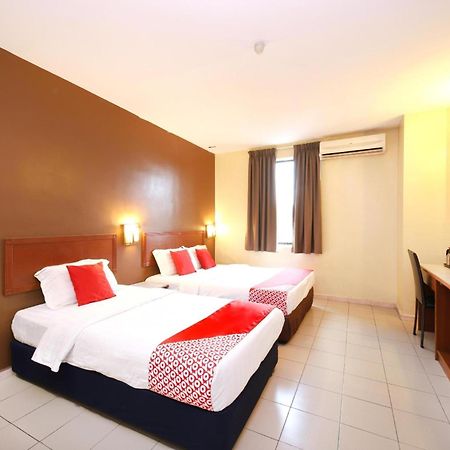 Super Oyo 447 Comfort Hotel Meru Klang Bagian luar foto