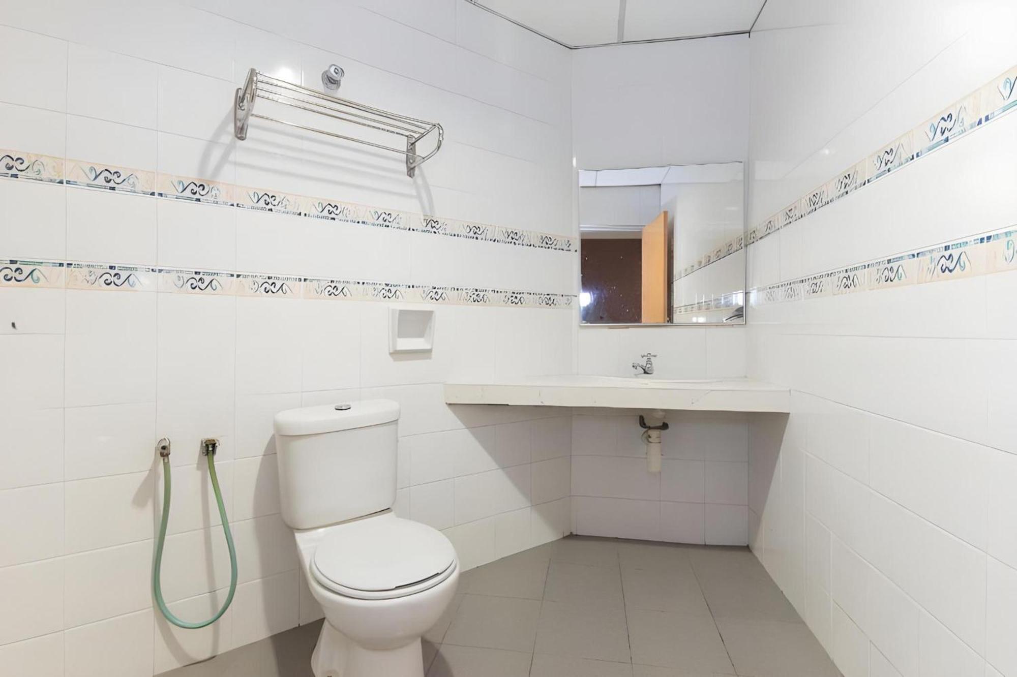Super Oyo 447 Comfort Hotel Meru Klang Bagian luar foto