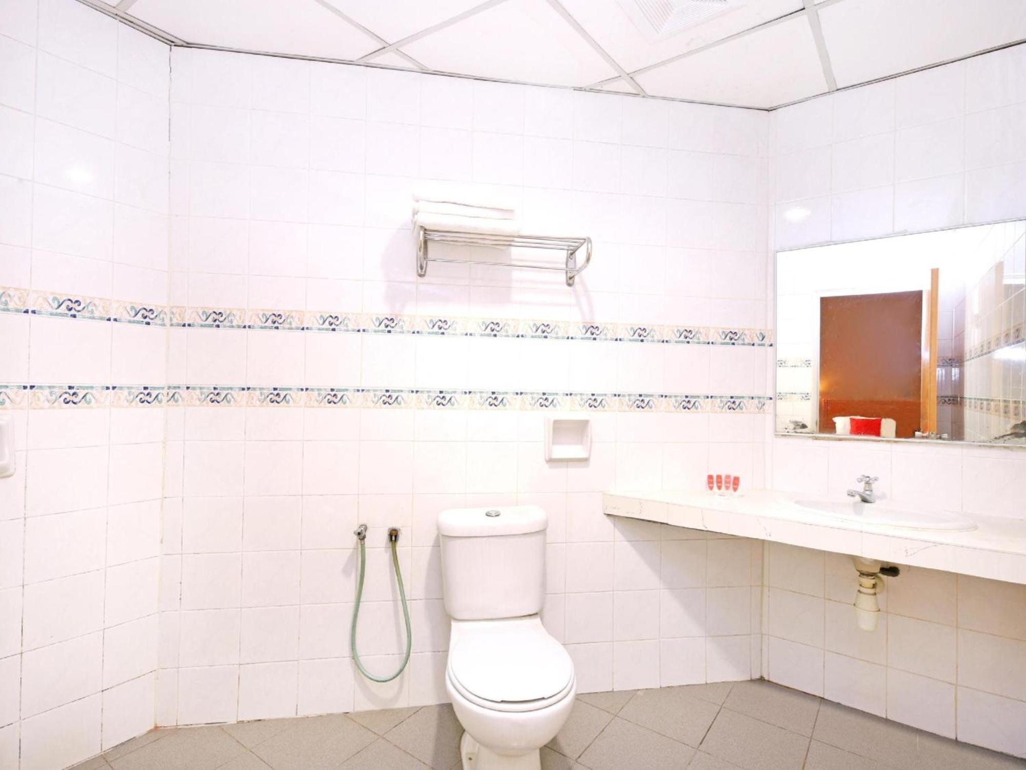 Super Oyo 447 Comfort Hotel Meru Klang Bagian luar foto