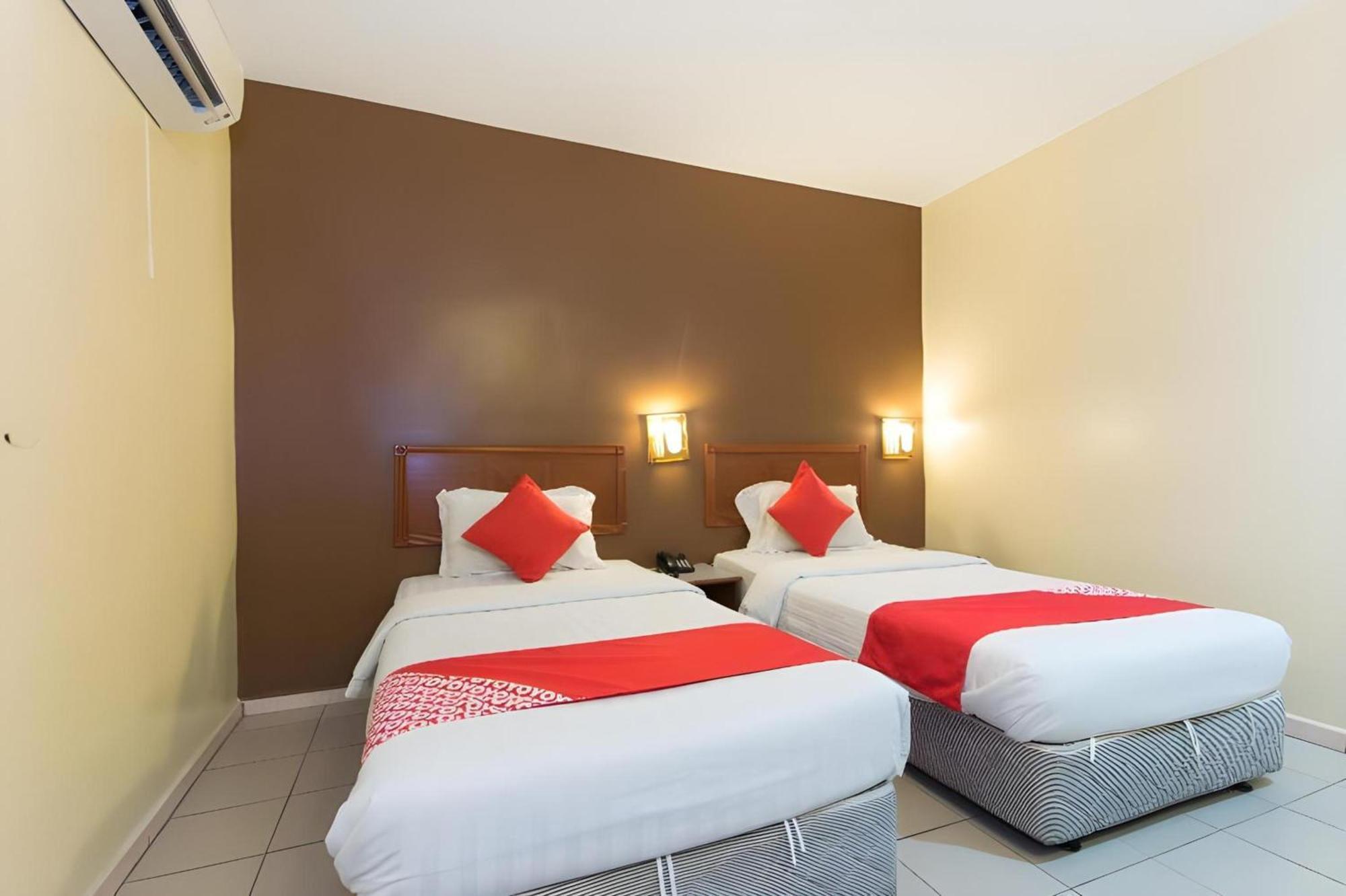 Super Oyo 447 Comfort Hotel Meru Klang Bagian luar foto