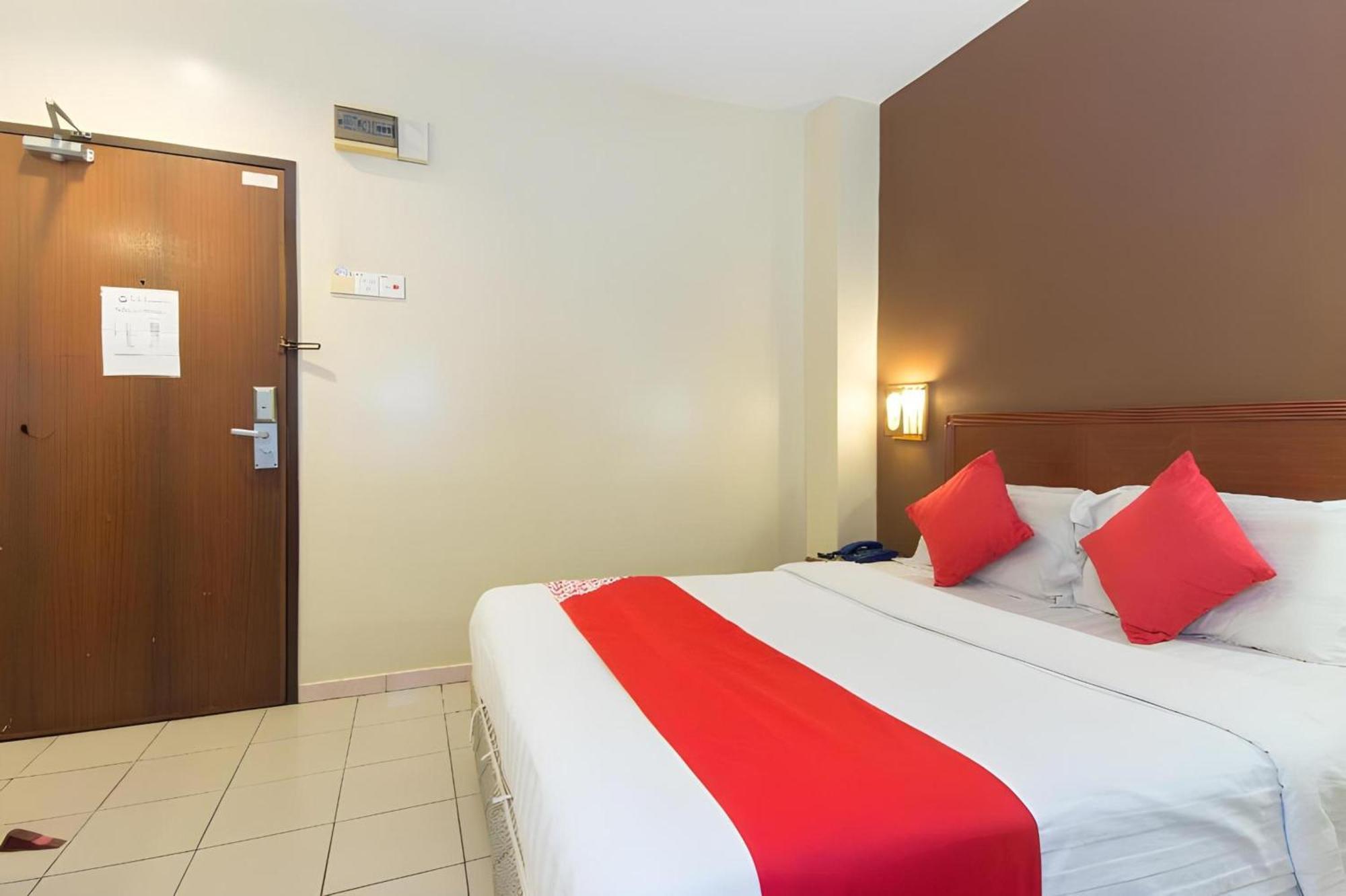 Super Oyo 447 Comfort Hotel Meru Klang Bagian luar foto