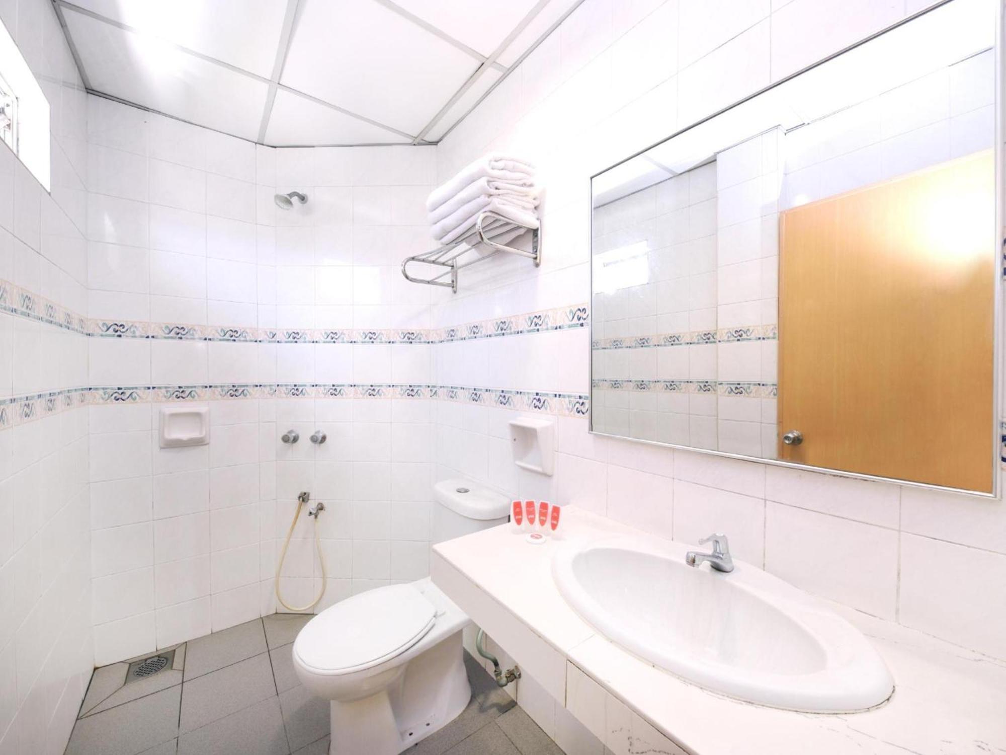 Super Oyo 447 Comfort Hotel Meru Klang Bagian luar foto