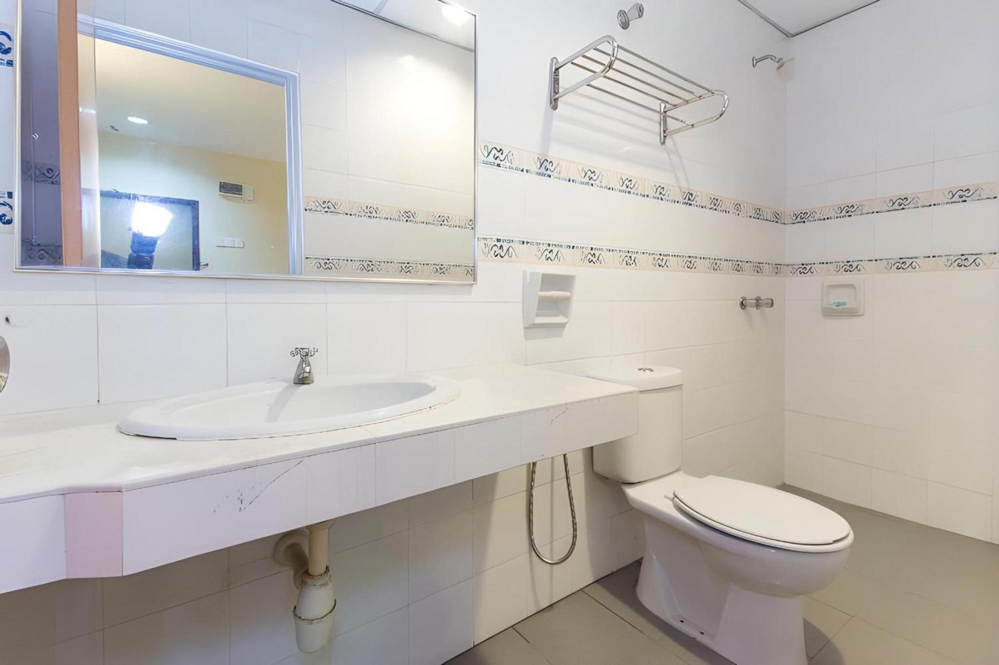 Super Oyo 447 Comfort Hotel Meru Klang Bagian luar foto