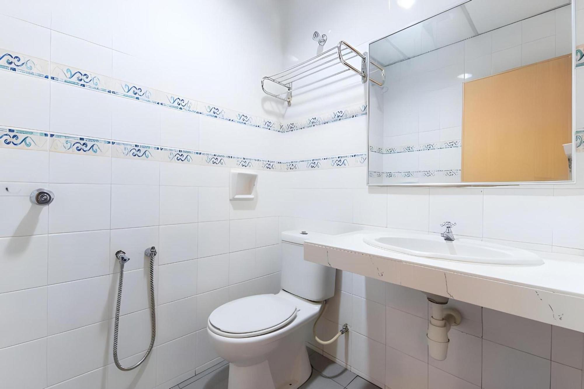 Super Oyo 447 Comfort Hotel Meru Klang Bagian luar foto