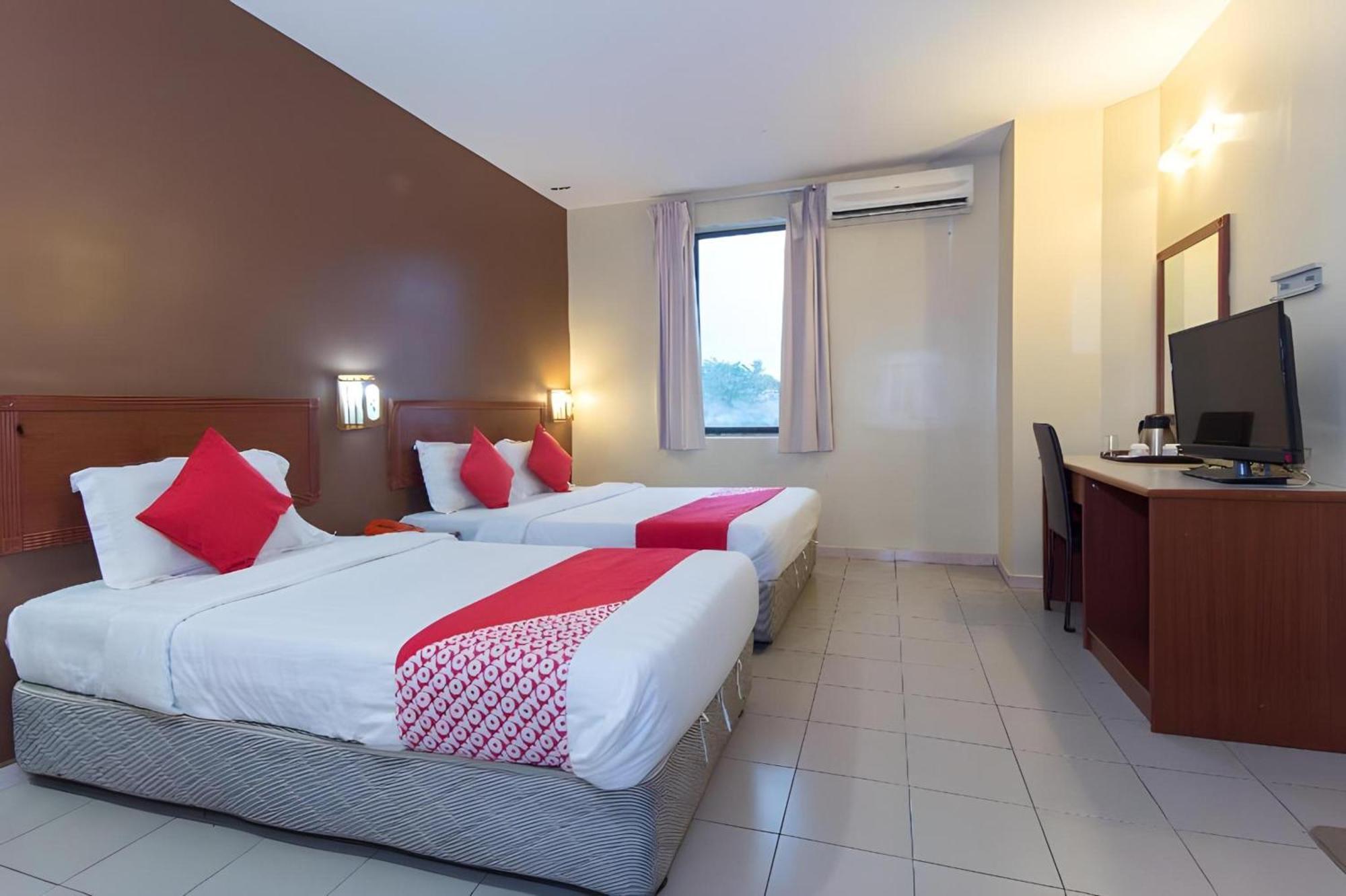 Super Oyo 447 Comfort Hotel Meru Klang Bagian luar foto