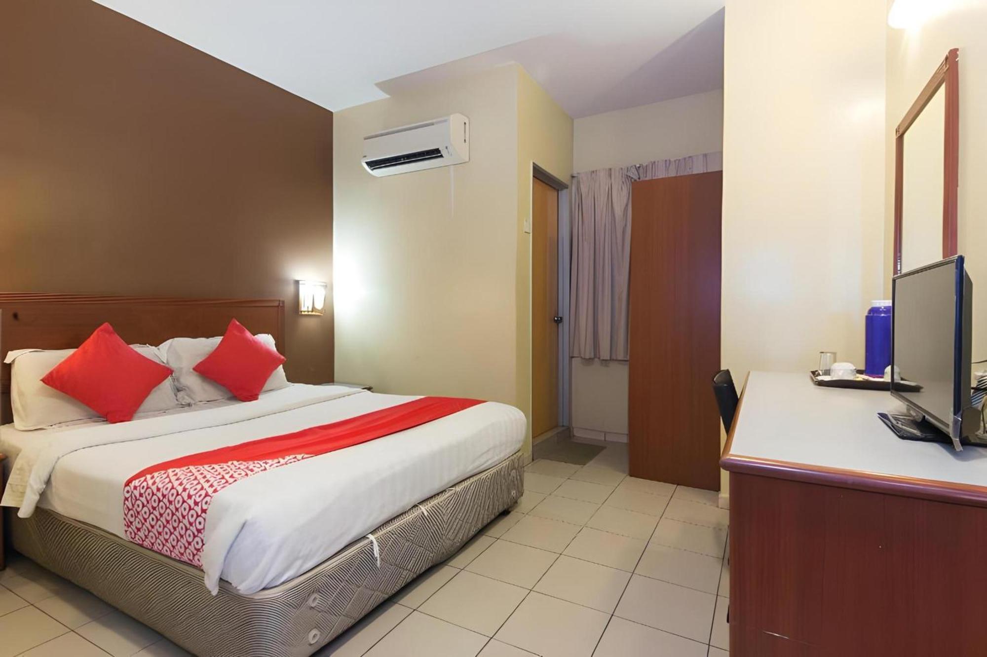 Super Oyo 447 Comfort Hotel Meru Klang Bagian luar foto