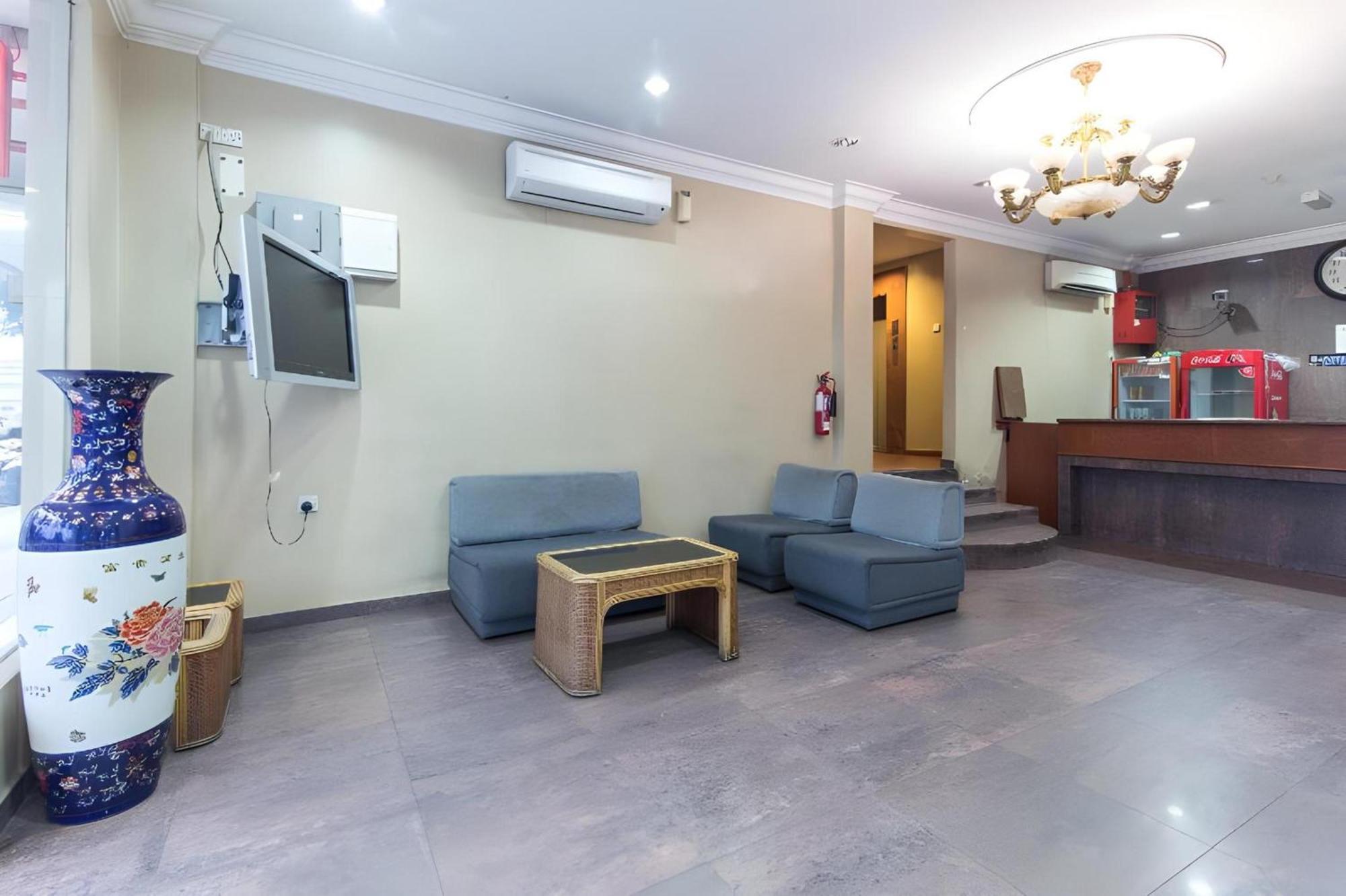 Super Oyo 447 Comfort Hotel Meru Klang Bagian luar foto