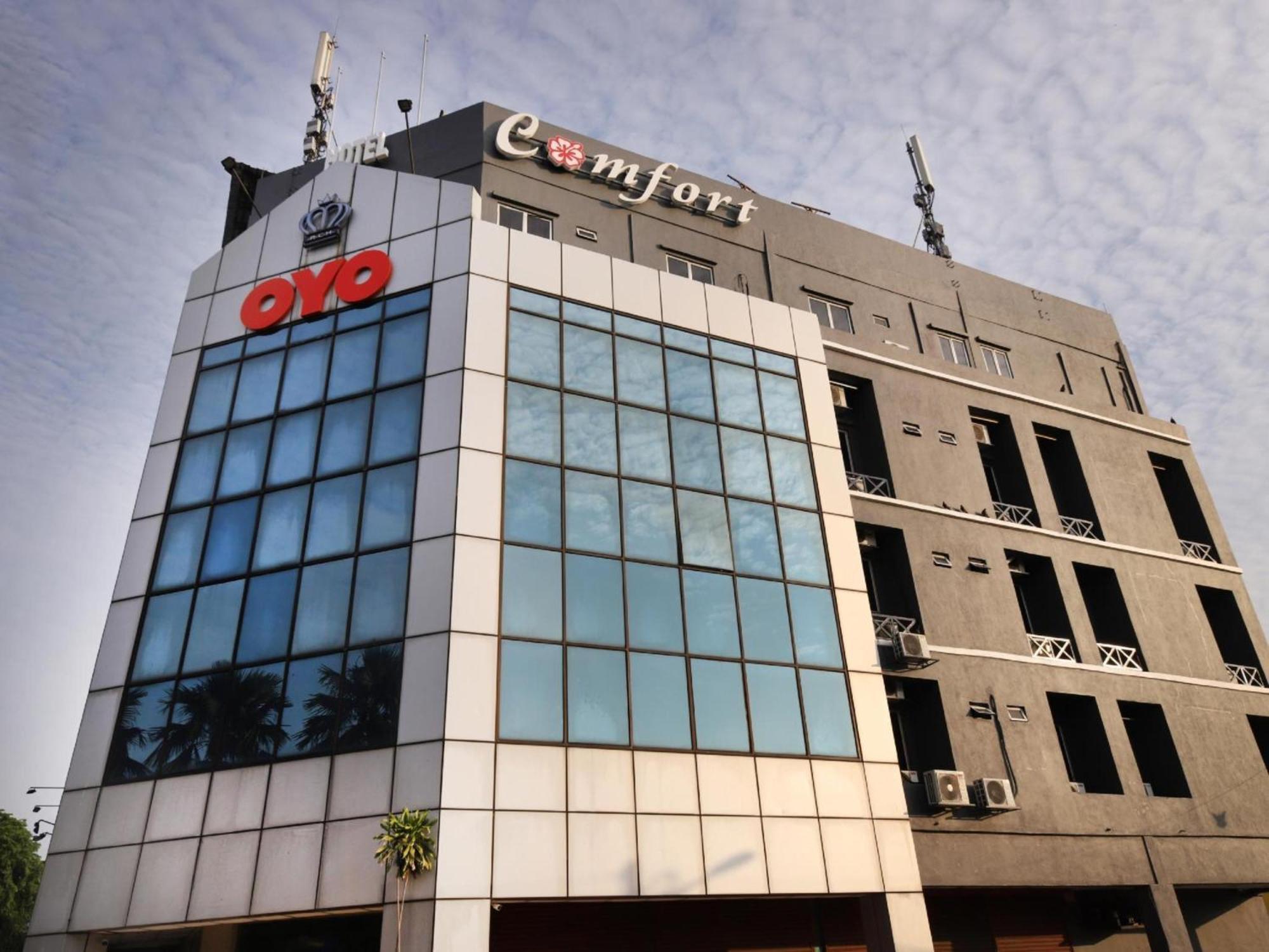 Super Oyo 447 Comfort Hotel Meru Klang Bagian luar foto